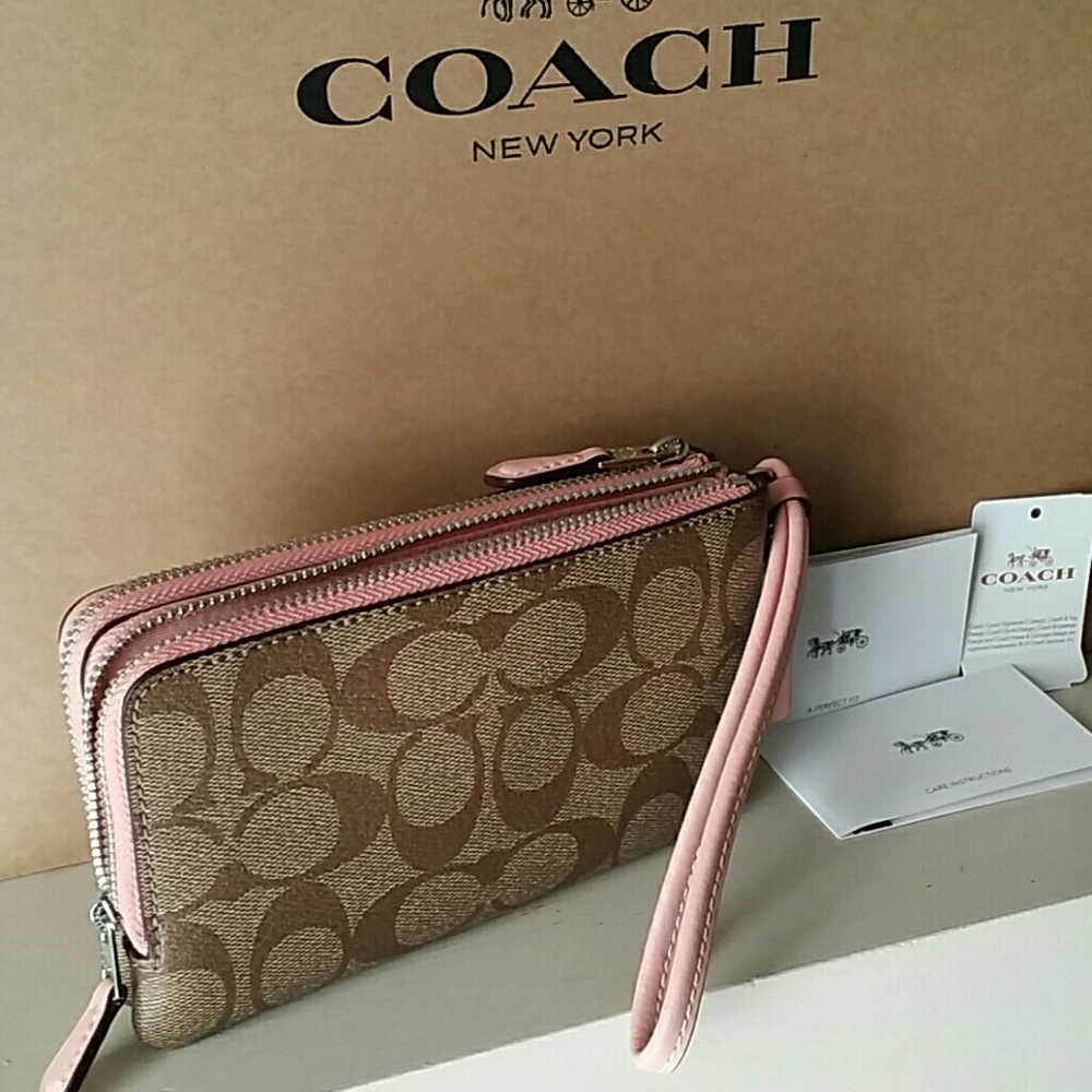 🌹{SOLD)●●AUTHENTIC COACH DOUBLE ZIP WRISTLET🌹🌹 - Picture 7 of 8